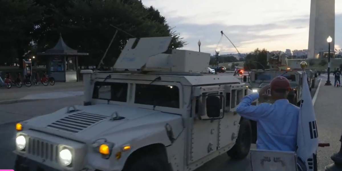 (VIDEO) Počelo je: Vojska SAD izlazi na ulice Vašingtona - kreće obračun u glavnom gradu, situacija izmakla kontroli