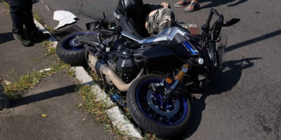 Motociklista (30) zadobio je teške telesne povrede u saobraćajnoj nesreći koja se dogodila u Beogradu.