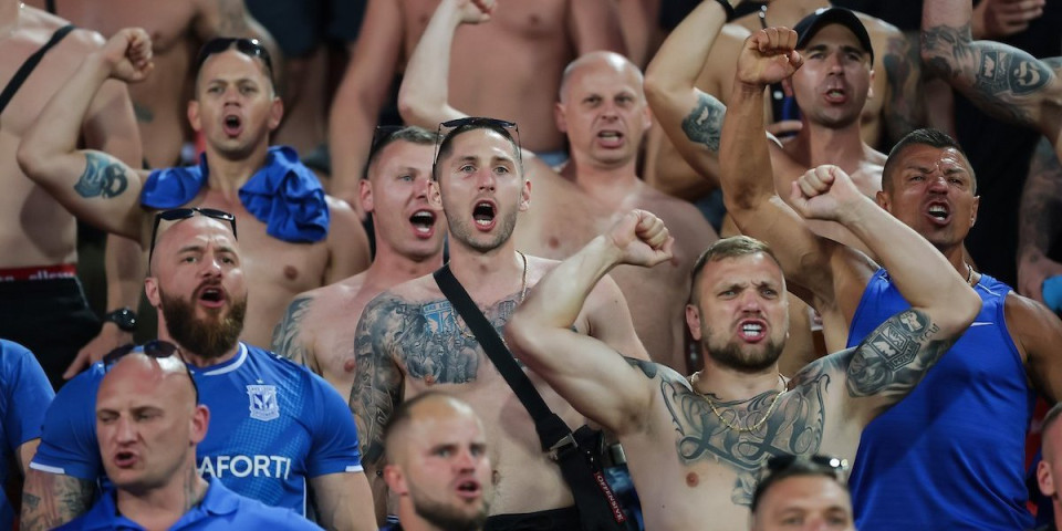 Zastrašujuće scene - Ćelave, nabildovane, istetovirane zveri Leha streljaju pogledom (FOTO)