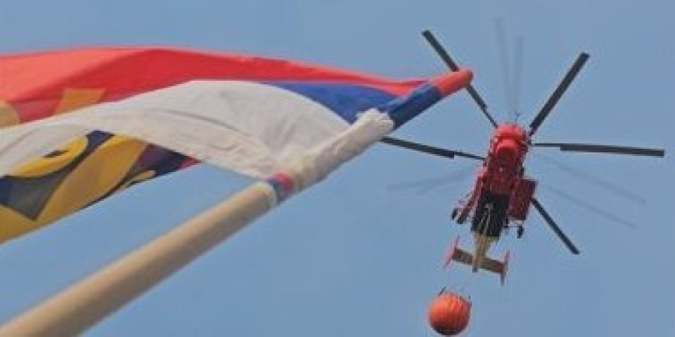 Rastko iz Crne Gore oduševio region: Evo kako je dočekao moćni helikopter koji gasi požare (FOTO/VIDEO)
