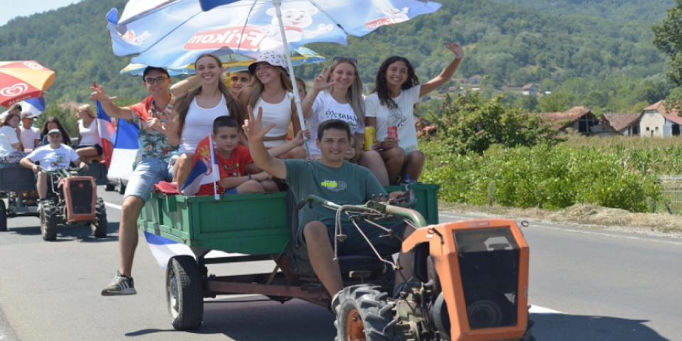 Ovo selo je jedinstveno u Srbiji: Svi voze ovu mašinu, a nije traktor (VIDEO)