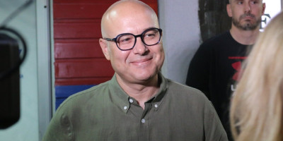 Vučević je istakao da je srećan što se u 200 mesta, uključujući i Kosovo i Metohiju, održavaju skupovi protiv blokada.