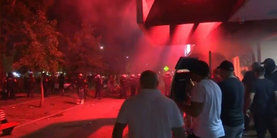 (VIDEO) Detalj koji je svima promakao: Evo ko predvodi blokadere koji bi da ubijaju - Poslanik je u Skupštini!