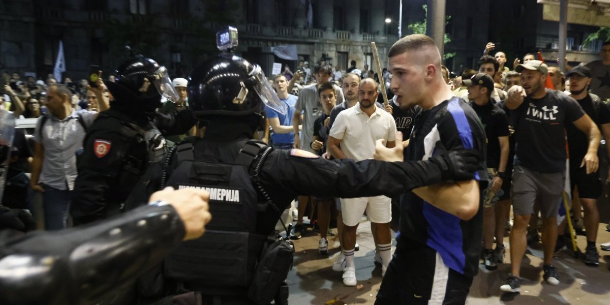 Biće uhapšena sva lica koja su napala policiju! VJT: "Nasilje neće ostati nekažnjeno"