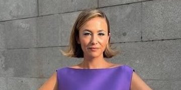 Sevnule gole grudi - Pevačica usred koncerta skinula brus i bacila ga u publiku (FOTO/VIDEO)