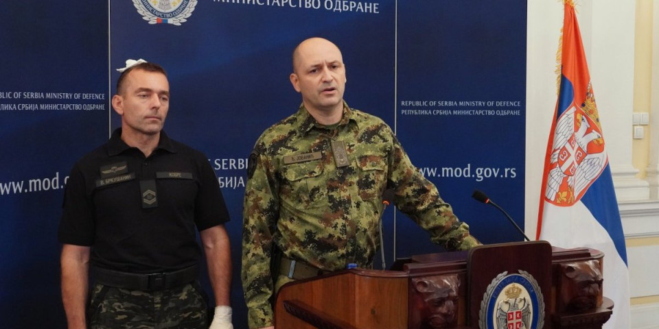 "Pucao sam u vazduh jer su hteli da nas ubiju, takvu mržnju u životu nisam video": Oglasio se vojnik koji je sinoć izvadio pištolj zbog blokadera