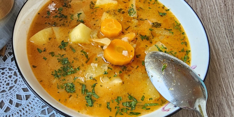 Posni paprikaš na bakin način: Ostaju prazni tanjiri - fenomenalan ručak koji okuplja porodicu (VIDEO)