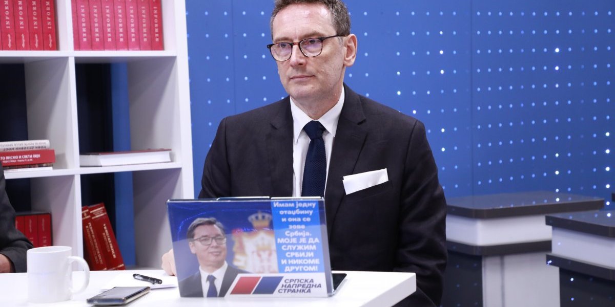 Nebojša Bakarec: Zaustavimo napade na ljude SNS i uništavanje prostorija SNS!