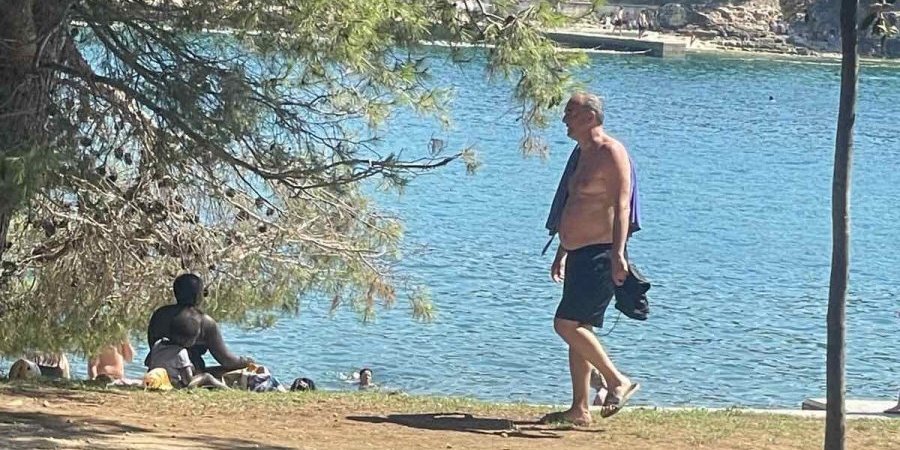 U Srbiji diže bunu, dok u Puli sunča b*lju: Baš tako...pogledajte u kakvom izdanju smo "ulovili" Dinka Gruhonjića (FOTO)