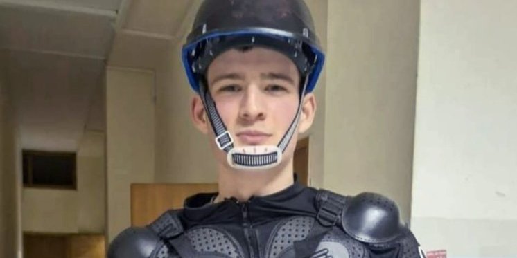 Ovo su blokaderi koji prave haos po Srbiji?! Nema ni tri brijanja, ali na bicepsu simbol krvave šake, za pojasom labubu - van pameti (FOTO)