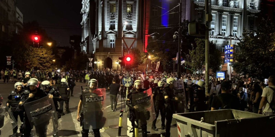 Bruka! Blokaderske sudije i tužioci pozivaju na "Marš za pravosuđe", a kampanju vode na engleskom (VIDEO)