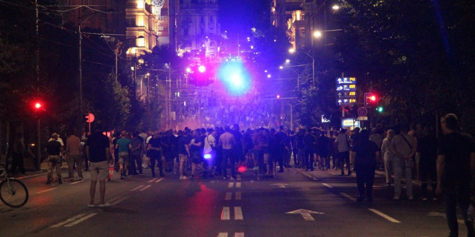 Blokaderski "blickrig" - ozbiljan fašizam na delu: Ko stoji iza organizovanih napada na profile onih koji brane državu?