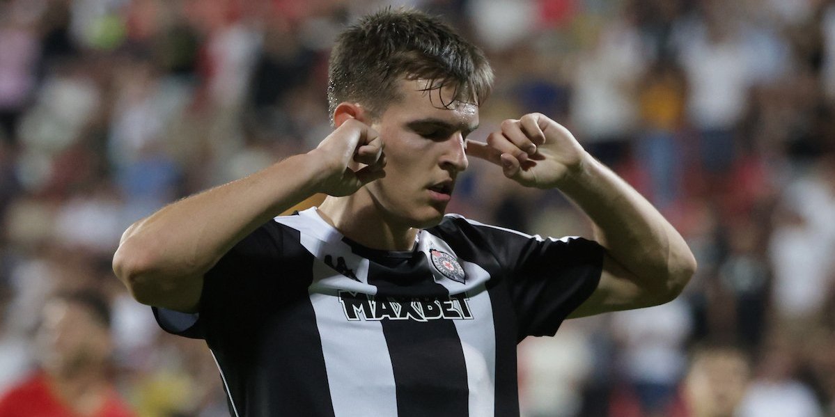 Prokleta stativa! Kostićeva strela završila na okviru gola... Partizan nije nagrađen (VIDEO)