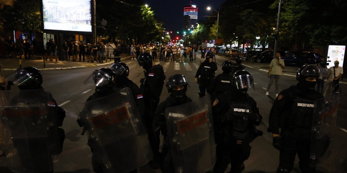 "I ti panduri imaju kuće i porodice": Botovi blokaderi pozivaju na linčovanje policajaca