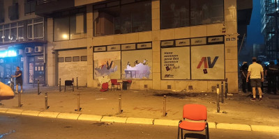 Funkcioneri i članovi Srpske napredne stranke (SNS) obišli su uništetene prostorije stranke u Novom Sadu.