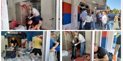 Građani Novog Sada okupili su se u ruiniranim prostorijama Srpske napredne stranke u tom gradu.