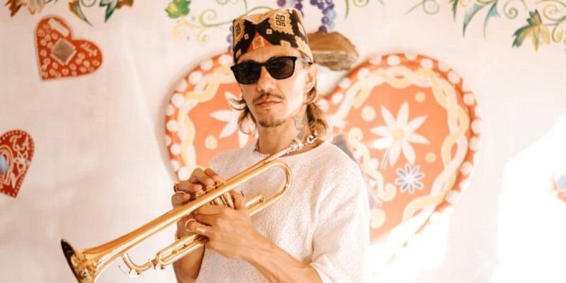 Usred Niša Meksikanac kao kod kuće! Svirajući trubu obišao je skoro ceo svet, a onda je otkrio Guču (VIDEO/FOTO)