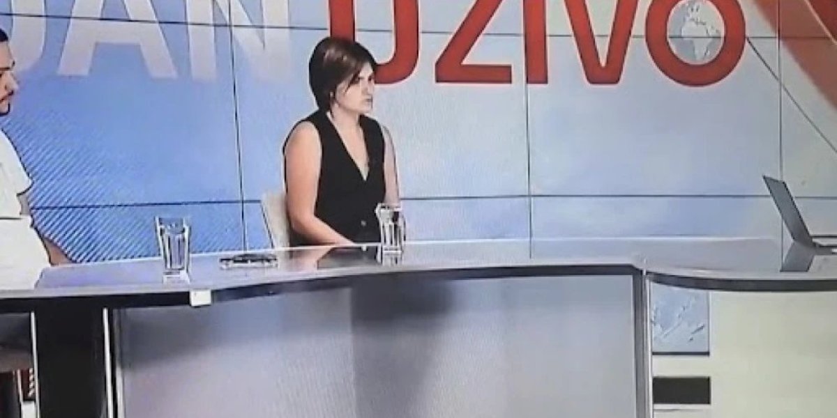 (VIDEO) Blokaderka nastavila sa optužbama za nasilje u zgradi Vlade bez vidnih povreda - Kričak najavio tužbu