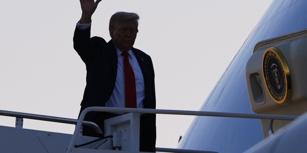 Stigao Tramp! Avion američkog predsednika sleteo na Aljasku