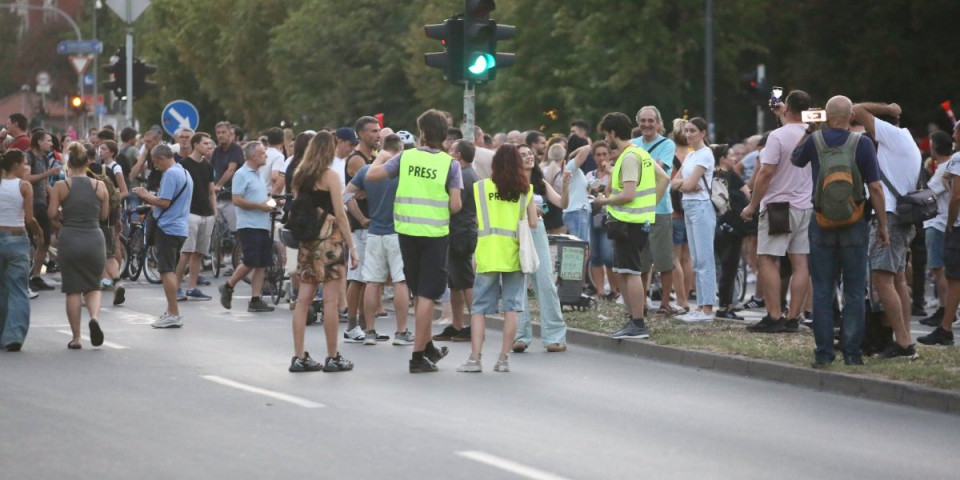 Izbio novi sukob među blokaderima: Posvađali se, pa udarili na poljoprivrednike (FOTO)