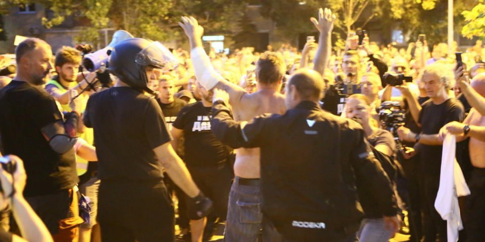 Pritvor do 30 dana za nasilnike iz Novog Sada! Petorica blokadera optužena za teško ubistvo u pokušaju u saizvršilaštvu