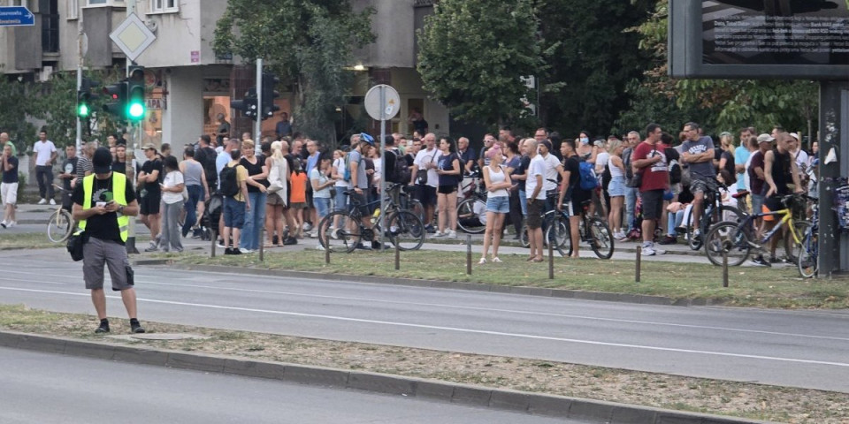 Ustaški list podržava blokadere: Jedini cilj im je da Srbe predstave kao problem (FOTO)