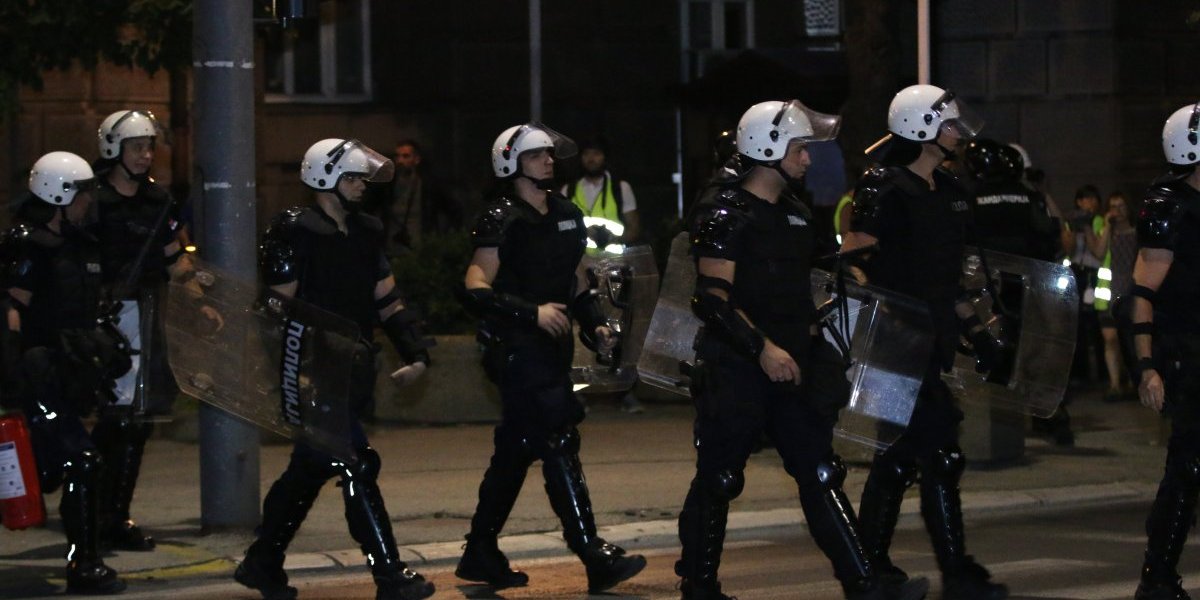Blokaderski ekstremisti dele uputstva za napad na policiju: U bolesnim namerama ih podržavaju i Hrvati (FOTO)