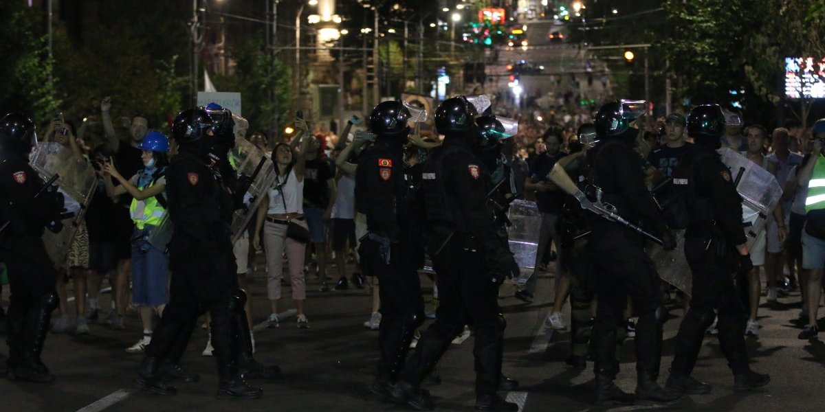 Šizofrenija N1 i zvanično potvrđena: Tajkunski medij ne može sam sa sobom da se dogovori šta hoće od države i policije (FOTO)