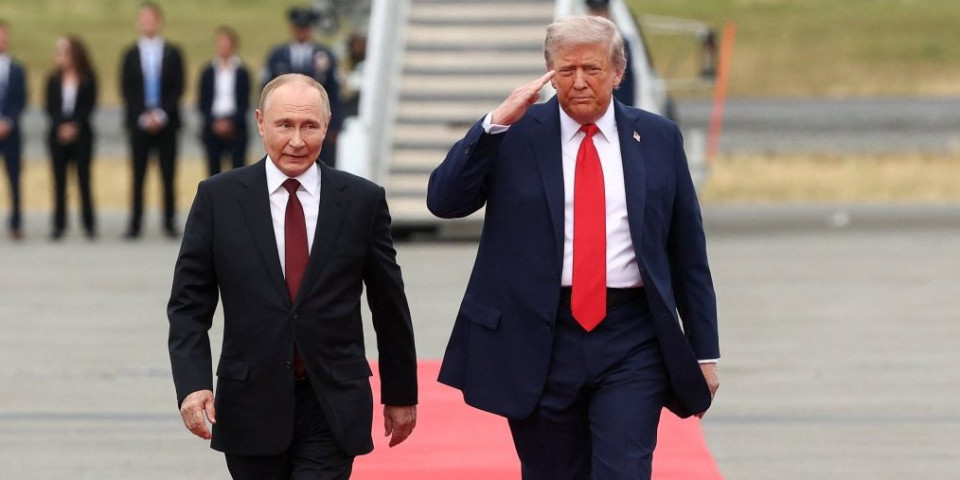 (FOTO) Tramp podelio fotografiju Putina i zapalio svet: Šta je hteo da kaže ovom čudnom porukom?