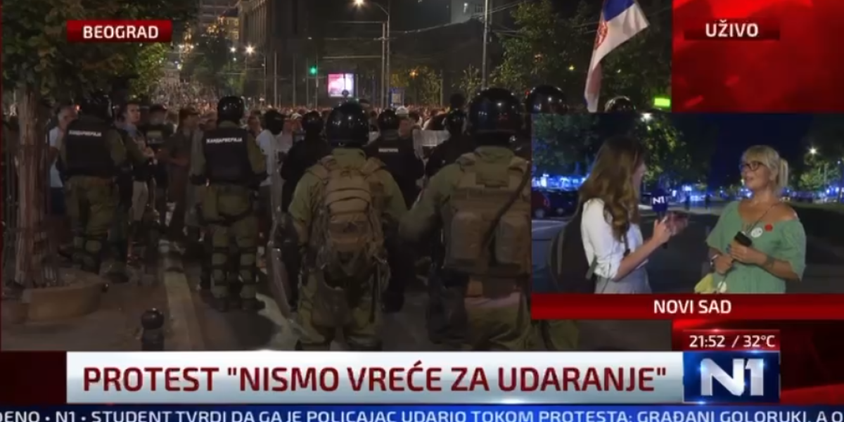 Skandalozno obraćanje majke privedenog blokadera teroriste:  Lepo si gospođo vaspitala svoje dete, da pali, uništava i napada policiju (VIDEO)