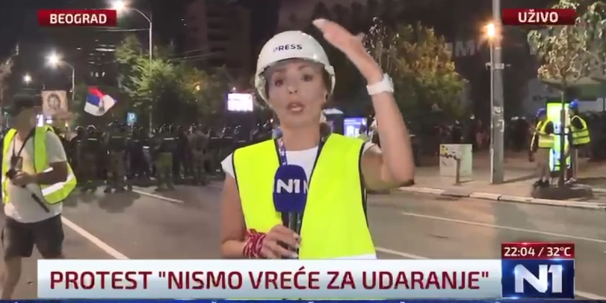 "Sve je mirno, samo gađamo policiju flašama!" Skandalozno izveštavanje tajkunske N1: Imamo još jednog kandidata za Pulicera (VIDEO)