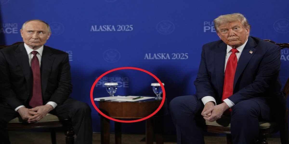 (FOTO) Auu... Da li je ovo kraj Ukrajine? Na stolu Putina i Trampa se našao šokantan dokument