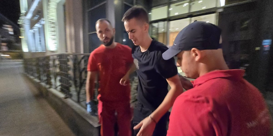 Ovako su teroristi napali ekipu Informera! Prvo urlanje i skandiranje, a onda batine i jezivi napad (VIDEO)