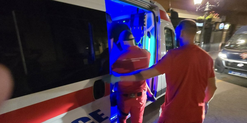 Pokosio devojku na pešačkom: Obilno krvari nasred ulice