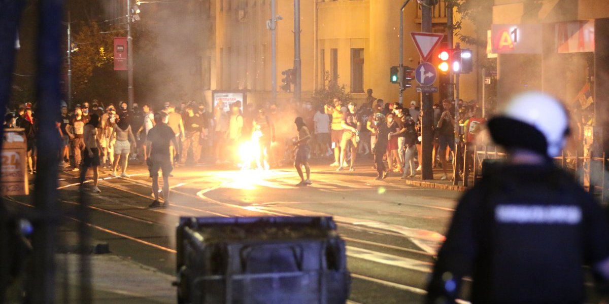 Bolesnici! Planiraju da policiju zasipaju sonom kiselinom - Osvanuo skandalozan plan terorista: "Cena 139 din do pobede"