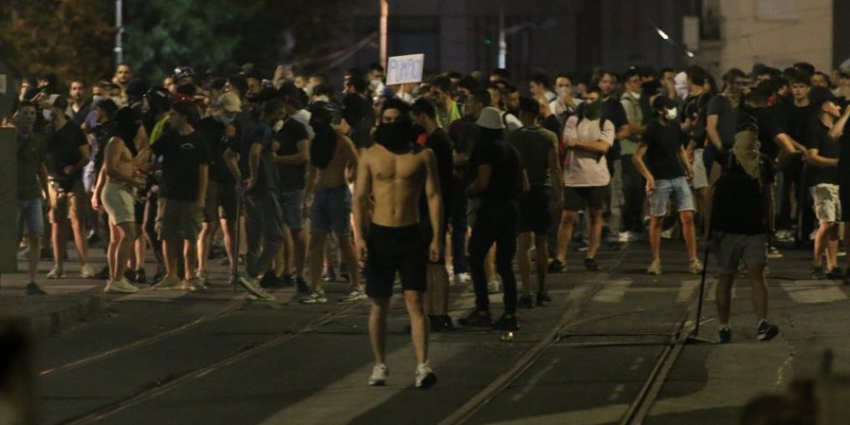 Njima treba "mrtvo dete" da bi dobili okidač: Ekstremisti koriste gnusnu laž kako bi srušili Srbiju (VIDEO)