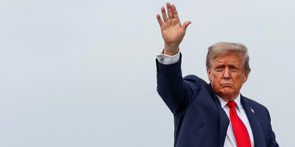 (VIDEO) Gore mreže! Baka iz Rusije ista Donald Tramp, postala hit na internetu