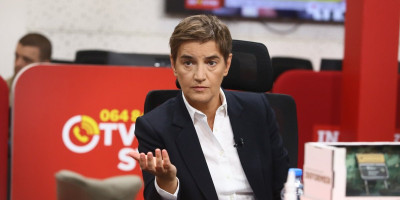 Predsednica Skupštine Srbije Ana Brnabić odgovorila je "Novoj S" na sraman tekst pod naslovom "Ruke su mu krvave i bazdi na alkohol", uz koji su priložili fotografiju predsednika Aleksandra Vučića.