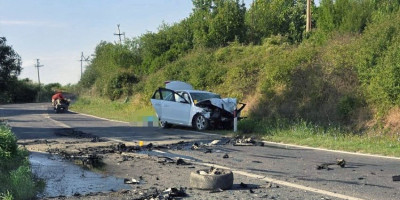 Teška saobraćajna nesreća dogodila se jutros oko pet sati na putu Zaječar-Knjaževac u kojoj je jedna osoba poginula, a sedam lica je povređeno.