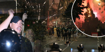 Ekstremisti blokaderi već tri dana terorišu gradove širom Srbije - linčovali su policiju i povredili više od 120 pripadnika organa bezbednosti, pri čemu je posebno zastrašujuće bilo u Valjevu i Beogradu, dok su u Novom Sadu pokušali da žive pale ljude i stravično napali ekipu Informera. Međutim, oni za večeras najavljuju nešto još strašnije, pa se opravdano strahuje od prolivanja krvi.