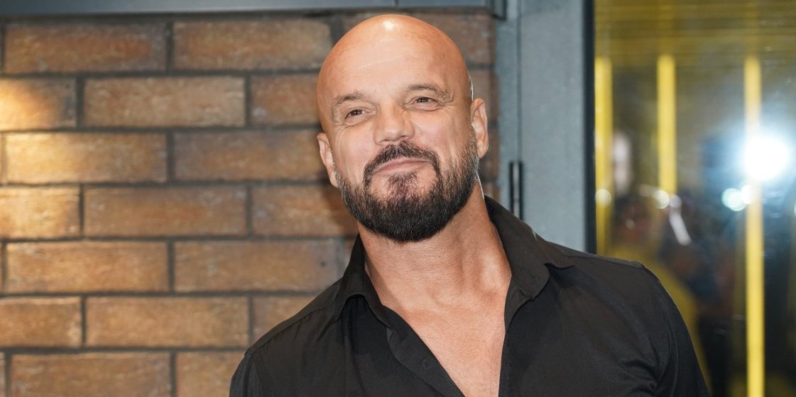 Boban Rajović u stajlingu od čak 45.000 evra - Pevačeva jakna glavna tema večeri (VIDEO)