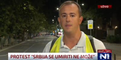 Mladen Savatović, učenik Dinka Gruhonjića i propagandista N1, sinoć je u više navrata slagao kako su Ujedinjene nacije zabranile korišćenje suzavca prema civilima.