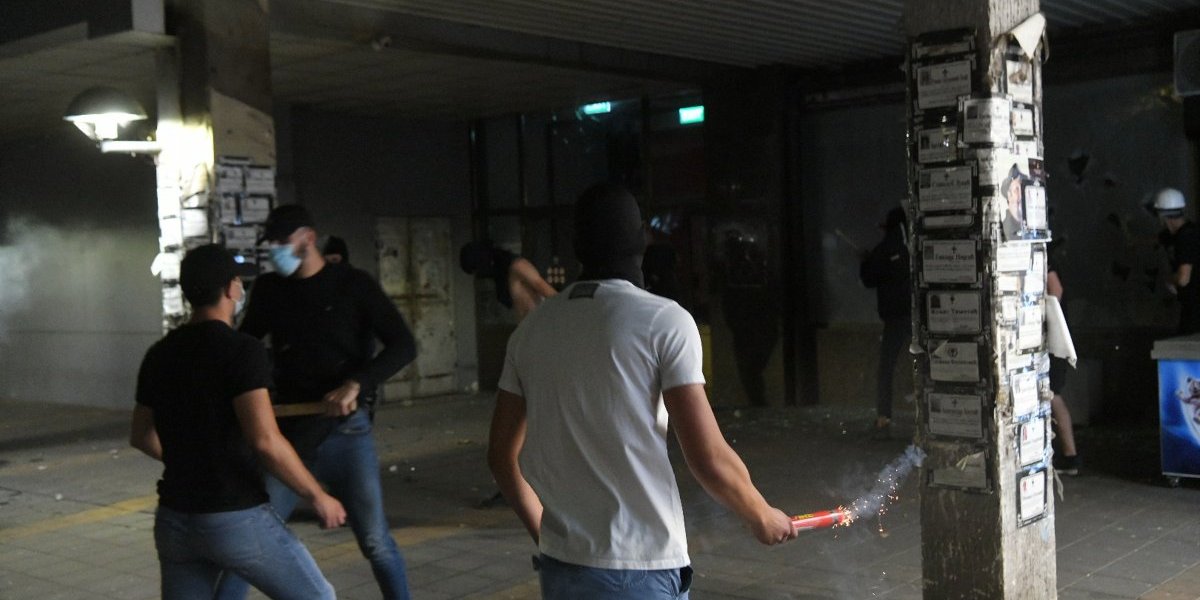Blokaderi palikuće skinuli maske: Traže zaštitu od Bundestaga i da Nemačka šalje svoje diplomate na proteste (FOTO)