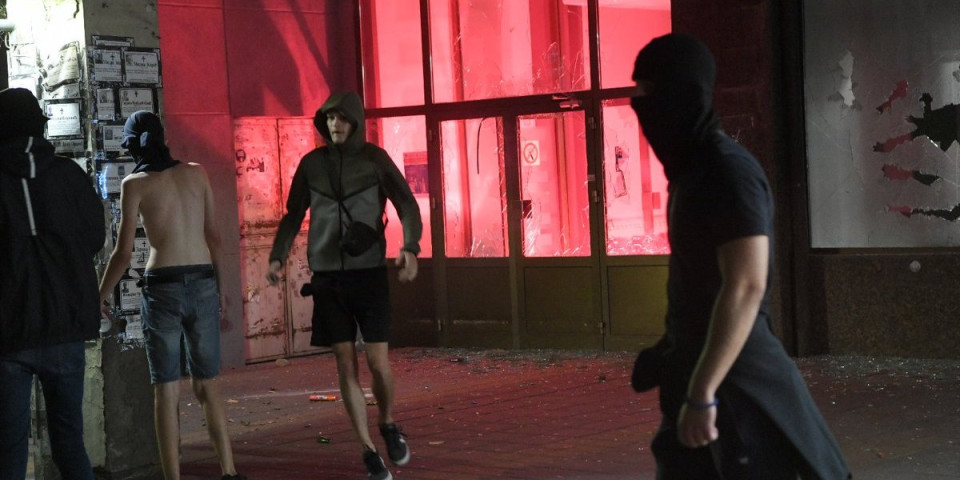 'Blokaderi, koga spaljujete večeras?' - U pravo vreme - Odlučna akcija države!