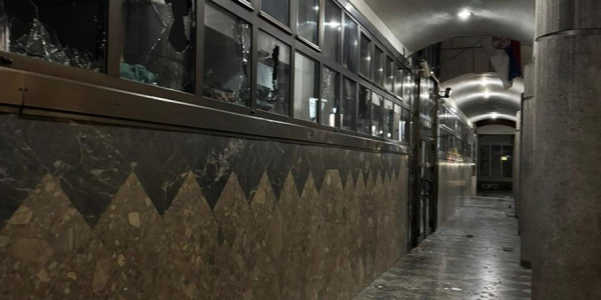 Blokaderi uništili zgradu tužilaštva u Valjevu
