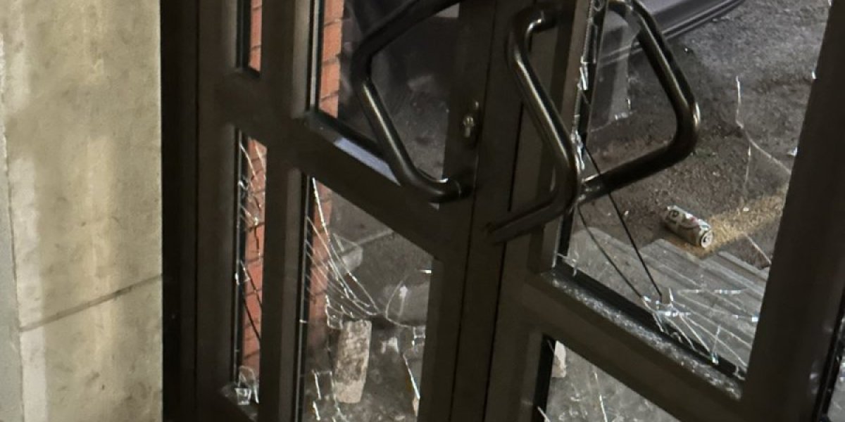 Blokaderi uništili zgradu tužilaštva