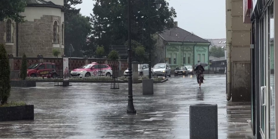 Strahovito vreme pogodilo Srbiju: Udar groma paralisao saobraćaj