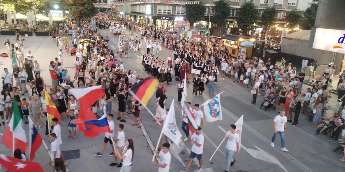 Potpuni kolaps, svi ljudi na ulicama! Orilo se u Užicu (FOTO)