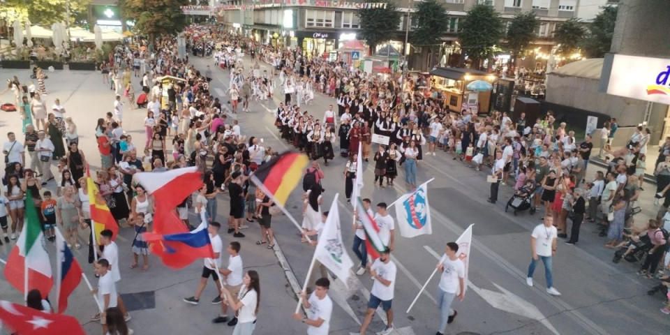 Potpuni kolaps, svi ljudi na ulicama! Orilo se u Užicu (FOTO)