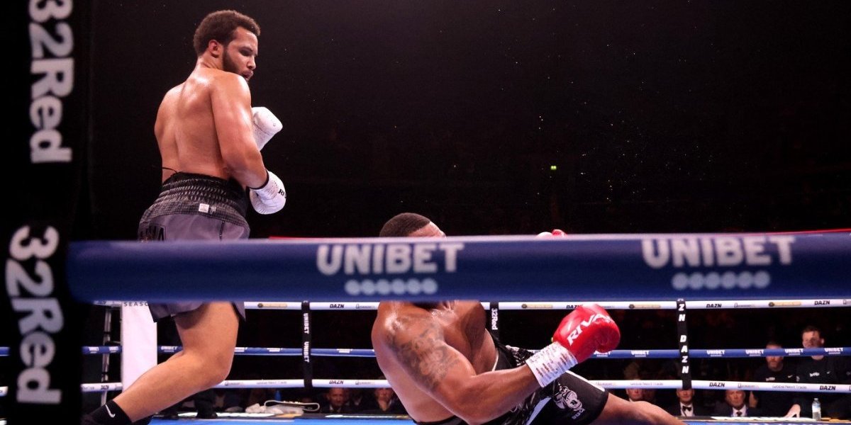 MMA zver - Iskusni Vajt pao posle nokauta u roku od 119 sekundi (VIDEO)